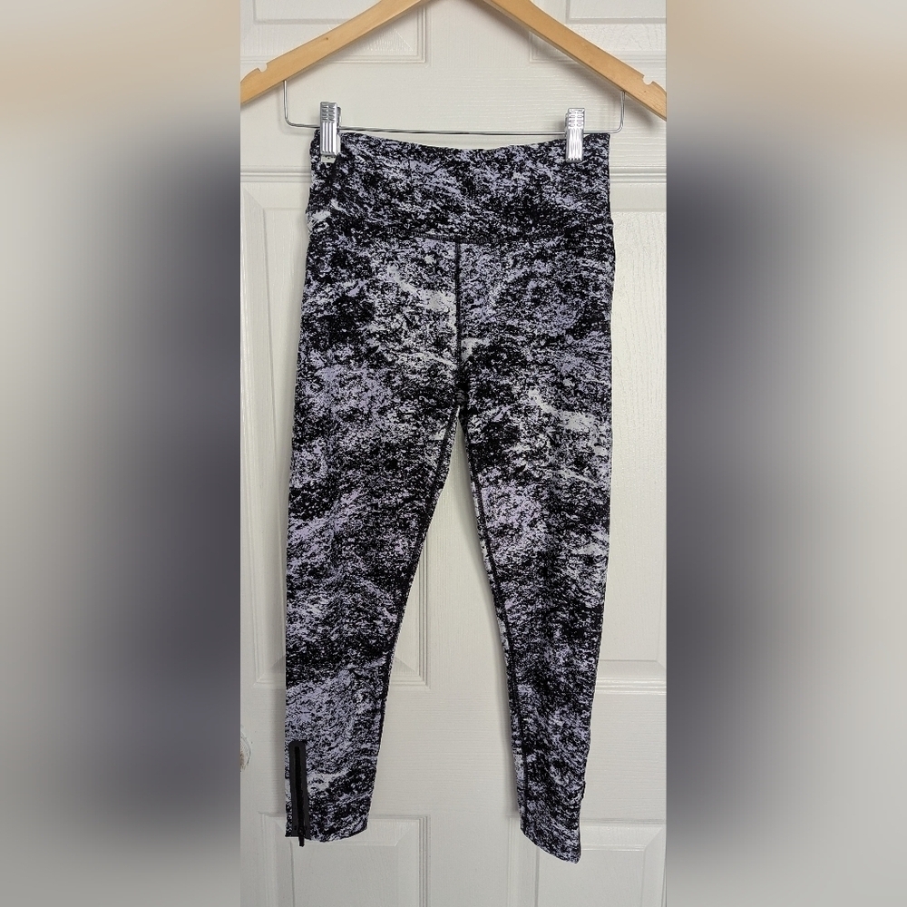 NWOT-DKNY Women's (Size Small) Black & White Splattered Design Cropped L…